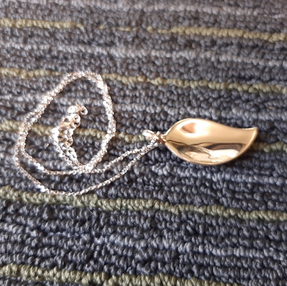 Real Abalone Sterling Silver Leaf Pendant Necklace - Picture 3 of 5